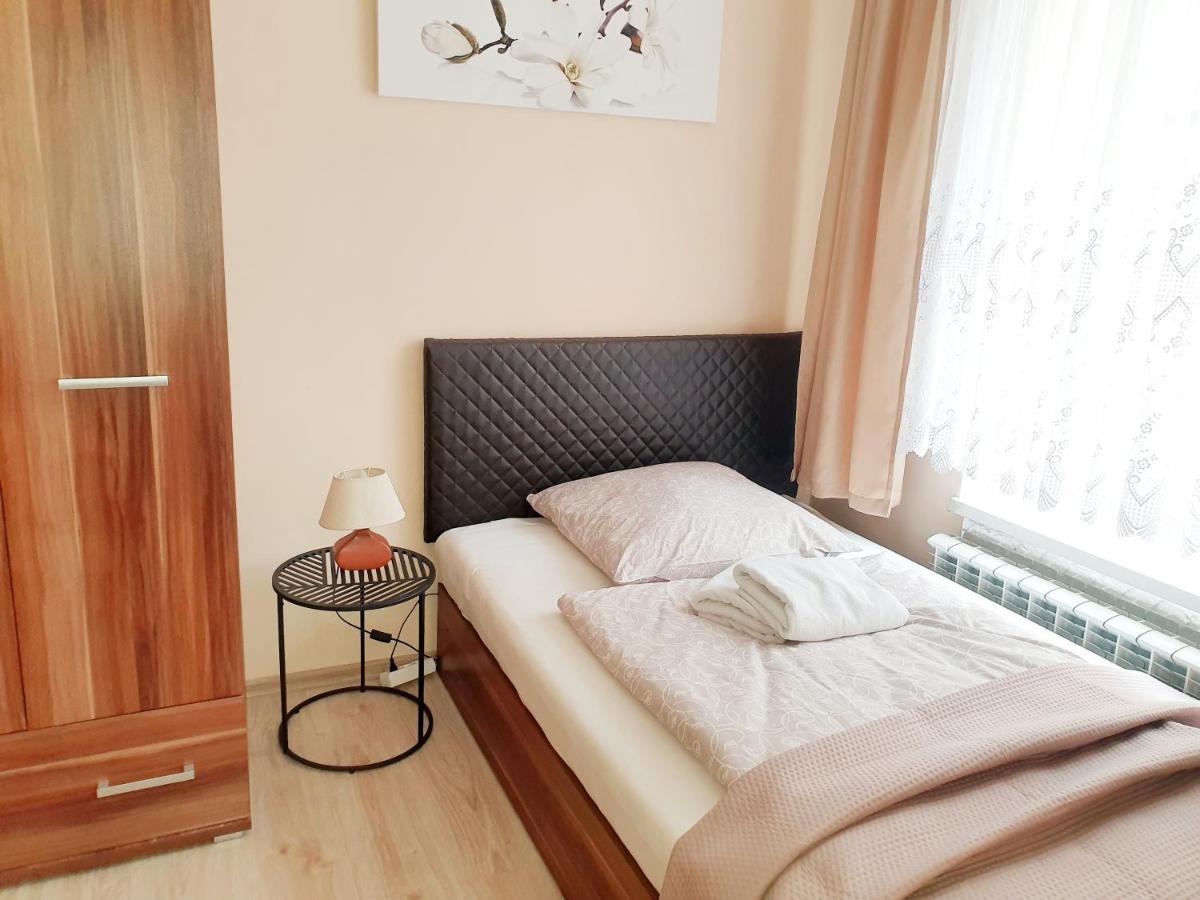 Aparthouse Apartamenty Centrum - In The City Center Near The Train Station Κατοβίτσε Δωμάτιο φωτογραφία
