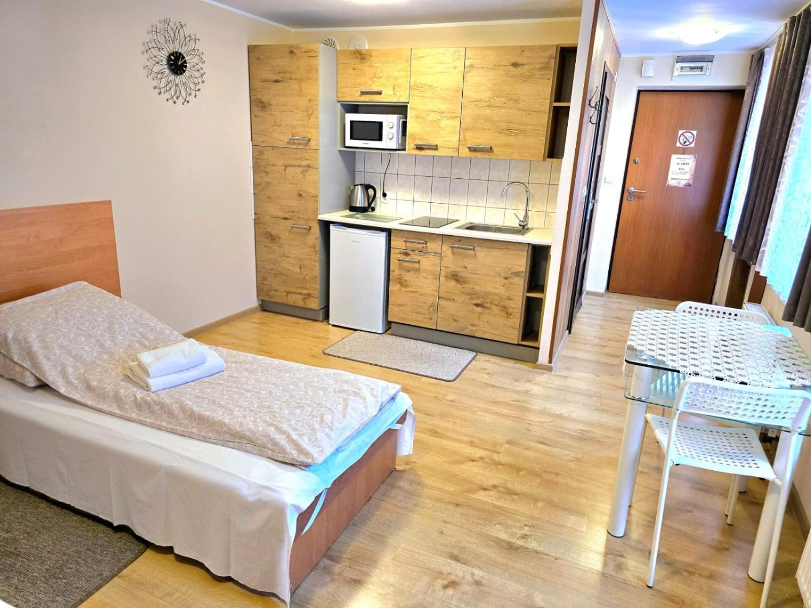 Aparthouse Apartamenty Centrum - In The City Center Near The Train Station Κατοβίτσε Εξωτερικό φωτογραφία
