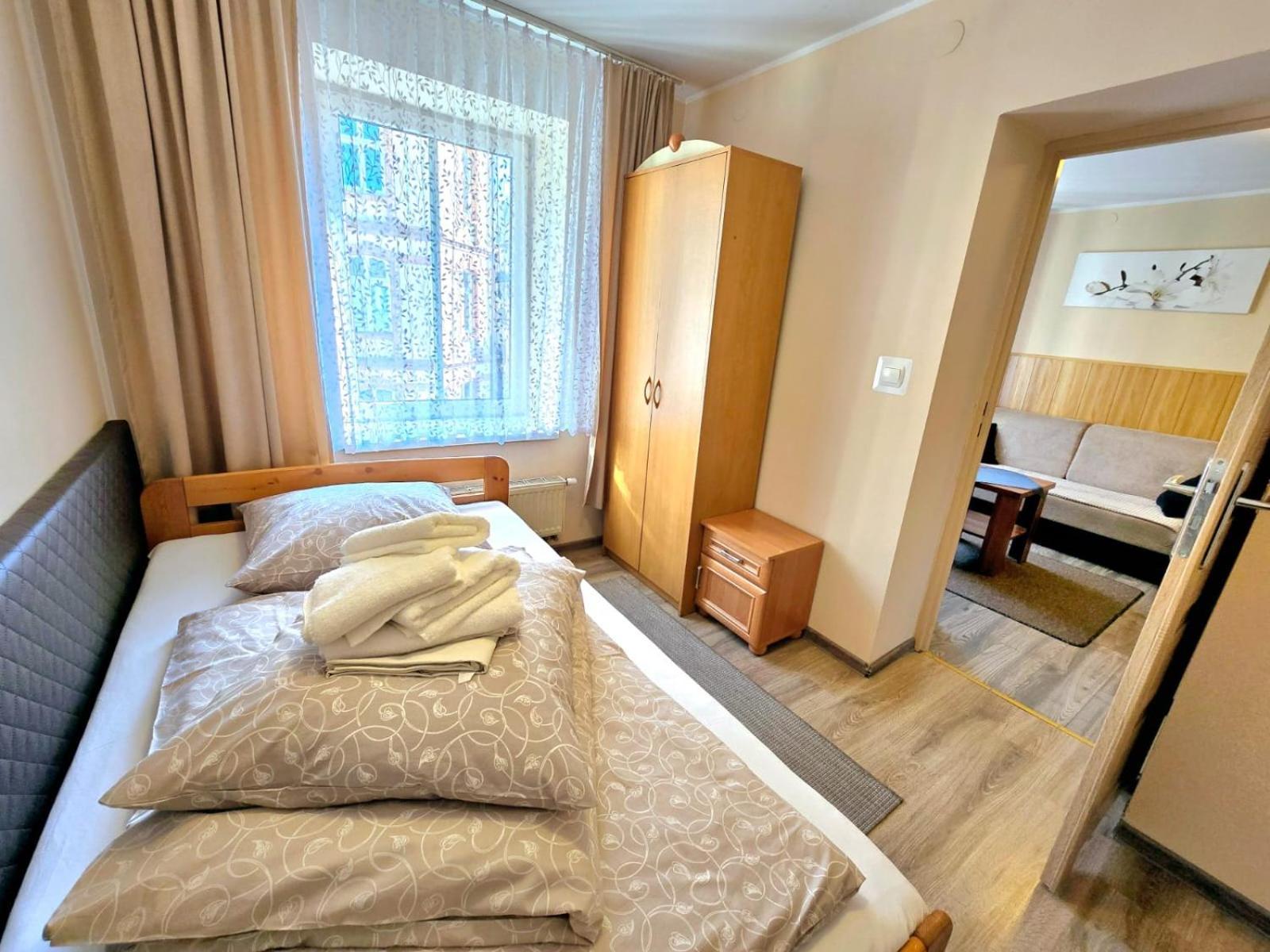 Aparthouse Apartamenty Centrum - In The City Center Near The Train Station Κατοβίτσε Δωμάτιο φωτογραφία